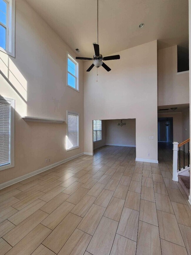 Foto del edificio - 5428 Sunset Lake Ln