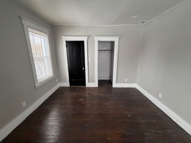 Building Photo - Charming 4-bed, 2-bath brick colonial home Contact KPM Detroit 313-429-3244