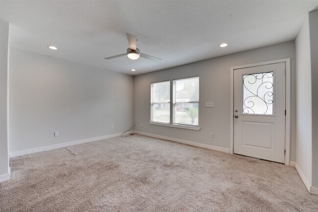 Foto del edificio - 7601 Springdale St