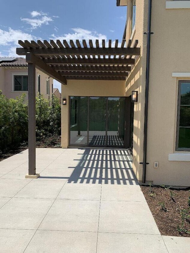 Foto principal - 3 bedroom in Irvine CA 92618