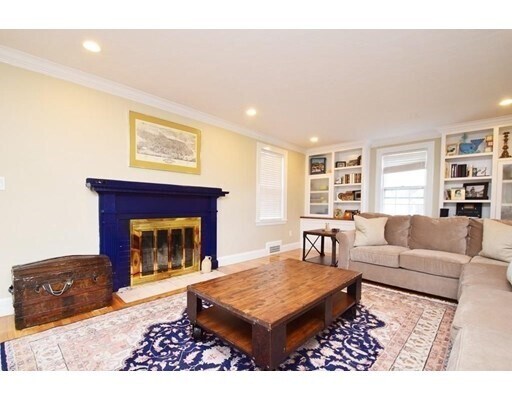 Foto del edificio - 829 W Roxbury Pkwy