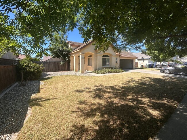 Foto del edificio - Open and spacious in Lemoore