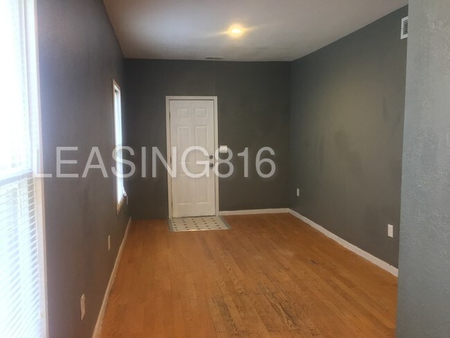 Building Photo - Cute NE Home