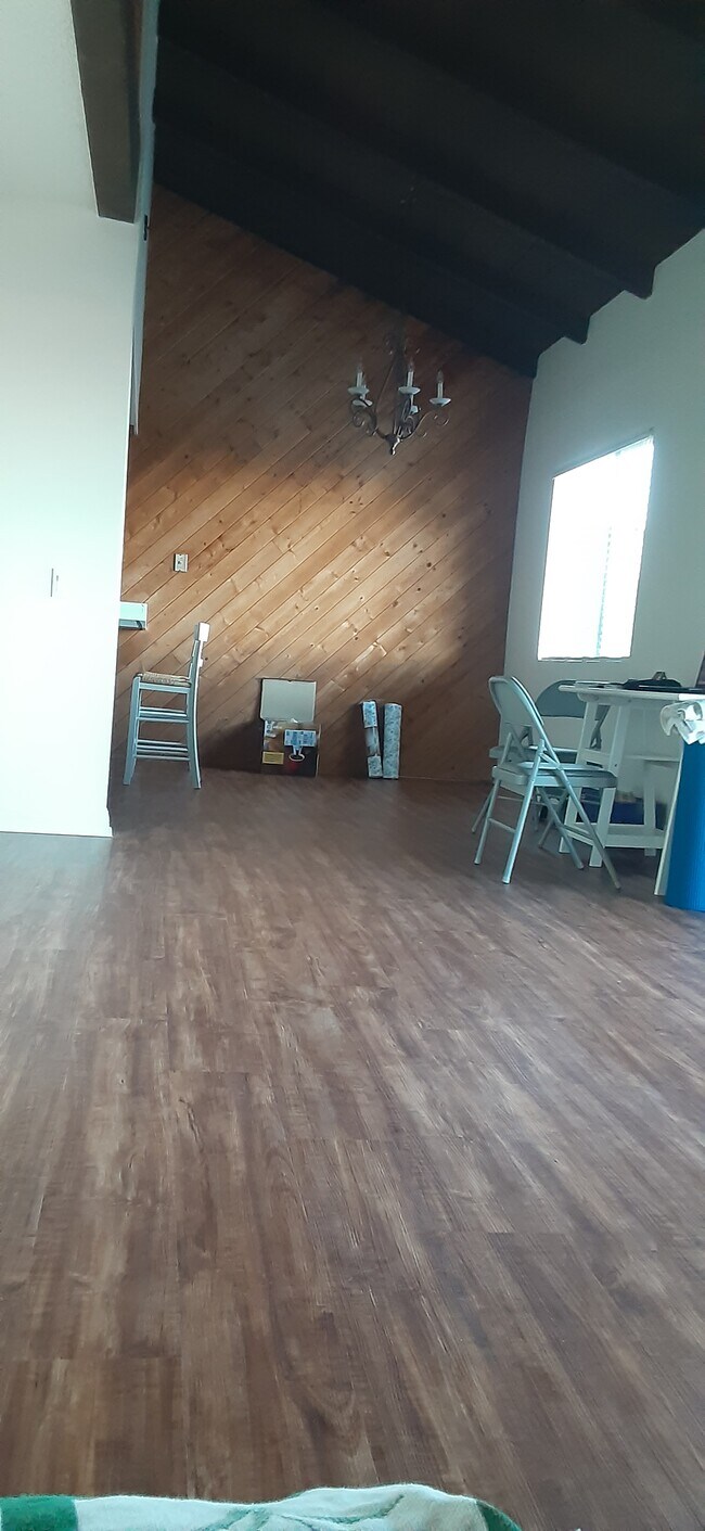 Building Photo - 214 Via Robina
