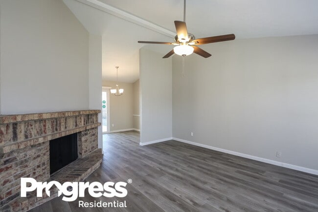 Building Photo - 1514 Chablis St