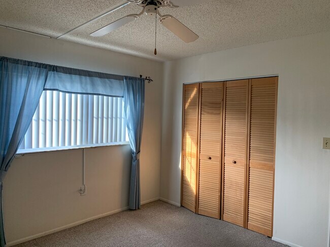 Foto del edificio - 8151 Blind Pass Rd