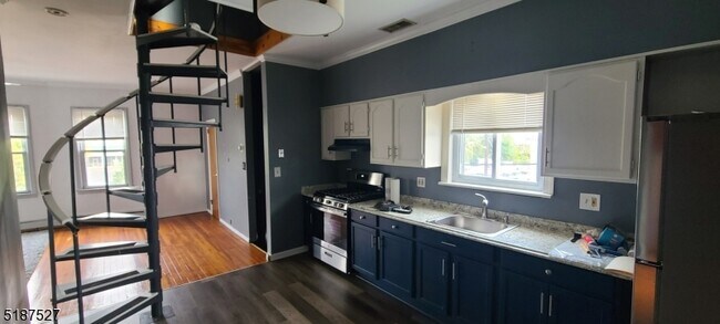 Foto del edificio - 750 Brisbin Ave.