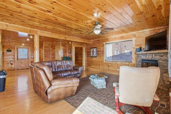 Building Photo - 1115 Towering Oaks Dr