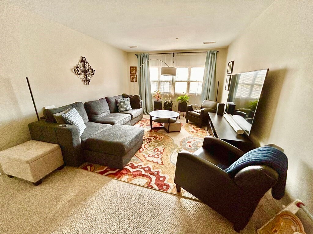 Primary Photo - 211 Central St