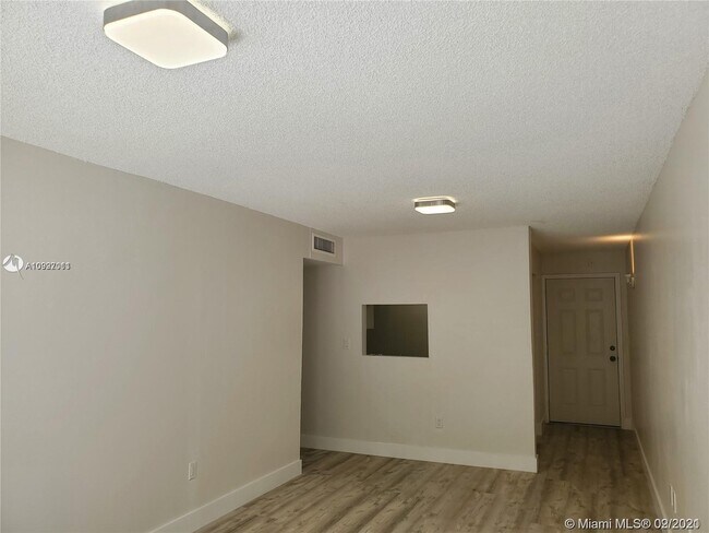 Foto del edificio - 4393 NW 11th St