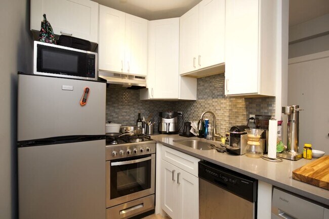 Foto del edificio - 535 W Belmont Ave