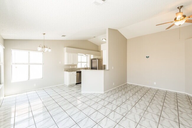 Building Photo - 911 Chaps Cir