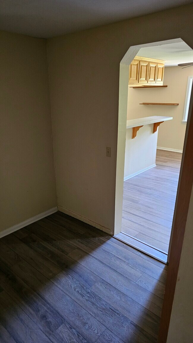 Building Photo - 527 Sutter Ln