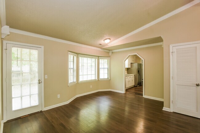 Foto del edificio - 14155 Creek Hill