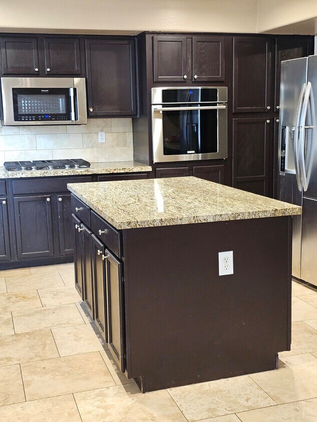 Foto principal - 4433 E Desert Sands Dr