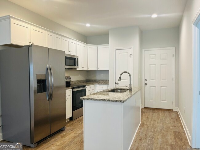 Building Photo - 110 Lenox Cir