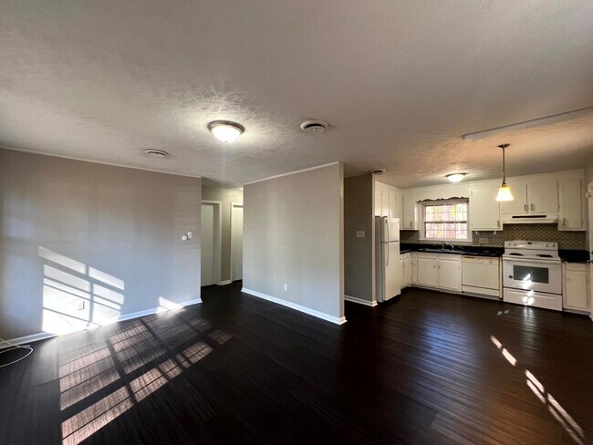 Building Photo - 1217 Pamalee Drive ~ Cambridge