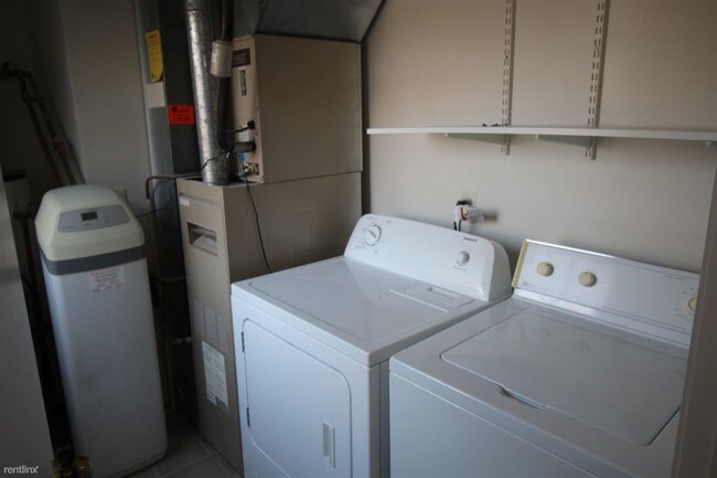 Building Photo - 2 br, 2 bath Condo - 774 S Milford Rd