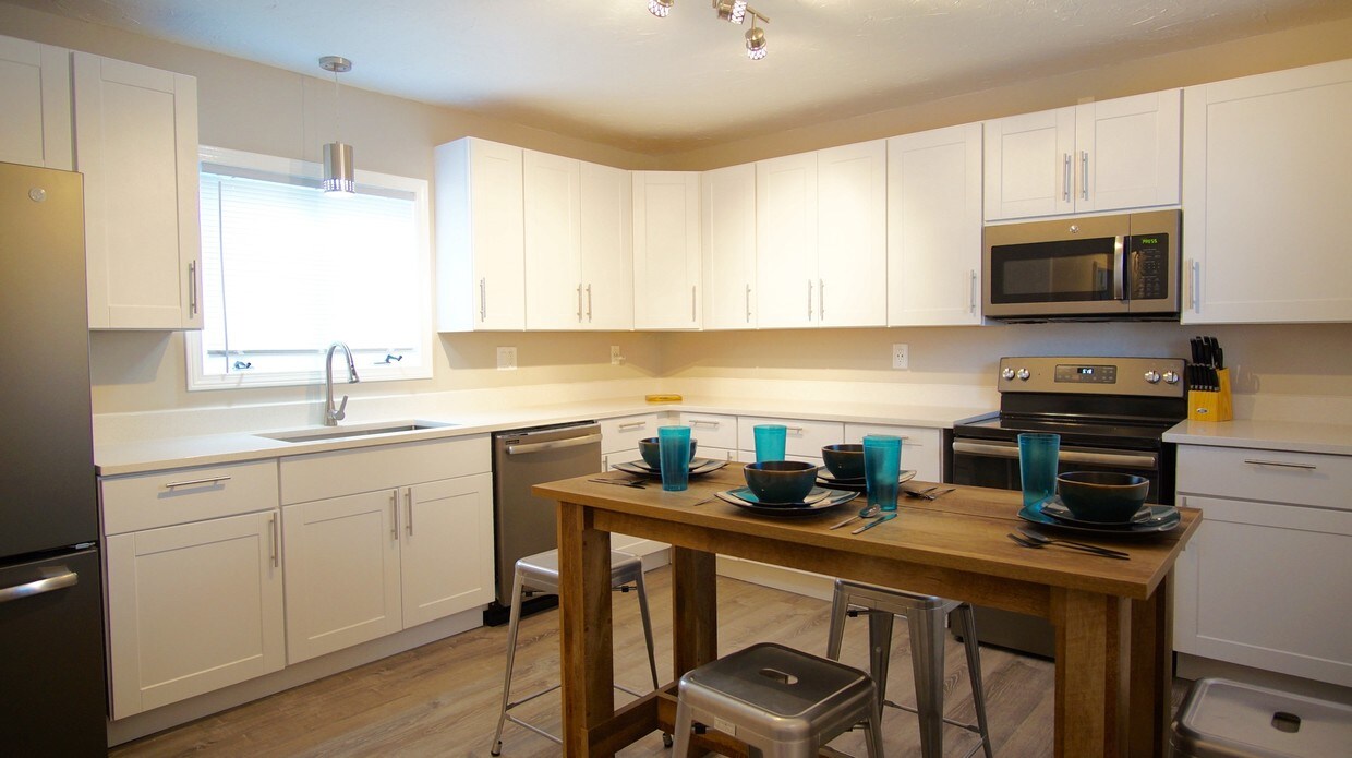 6 Dennis Ave, Cranston, RI 02905 Rentals in Cranston at 6 Dennis Ave