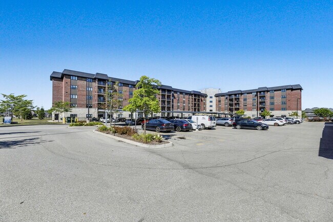 Photo du bâtiment - The Greens of Sally Creek Apartments