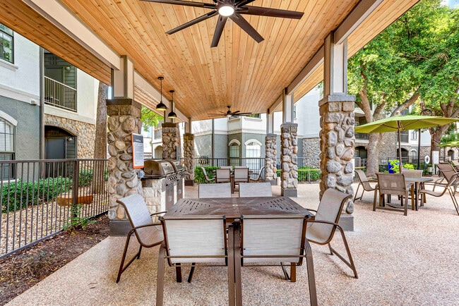Building Photo - MAA Quarry Oaks