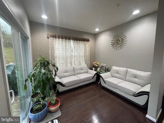 Building Photo - 7879 River Rock Way