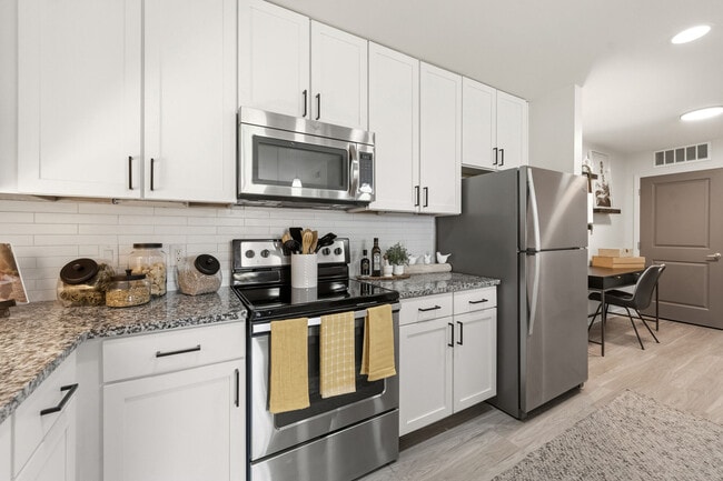 Building Photo - Evergreen Estero