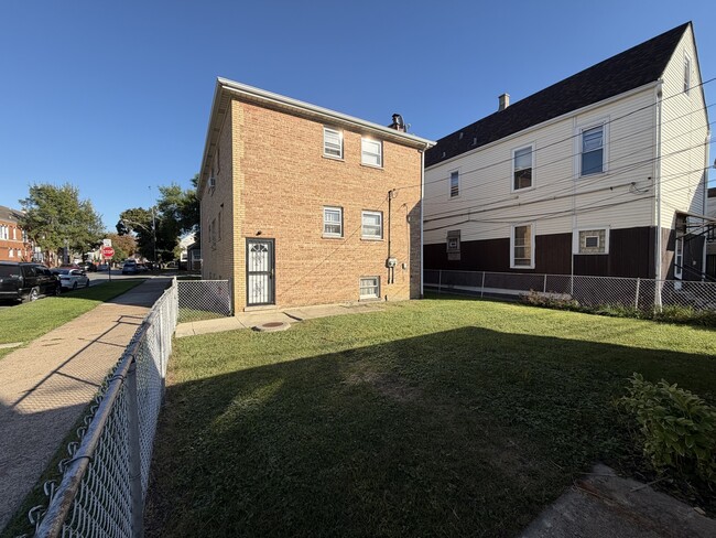 Foto del edificio - 4500 S Washtenaw Ave.