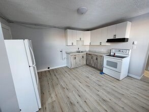 Building Photo - 256 Waterloo St