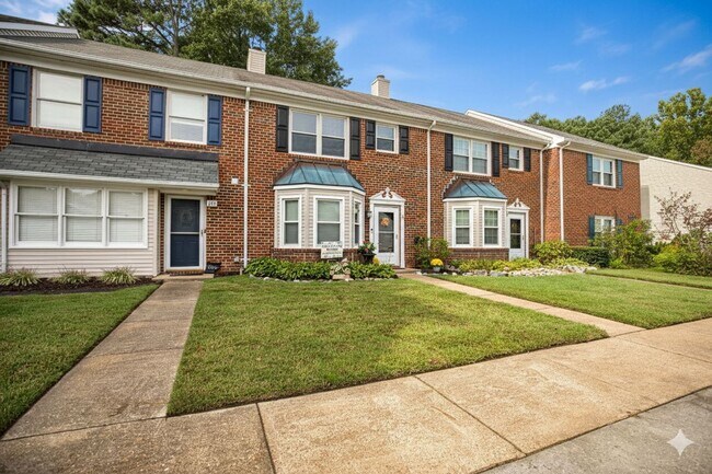 Building Photo - 105 Choisy Crescent
