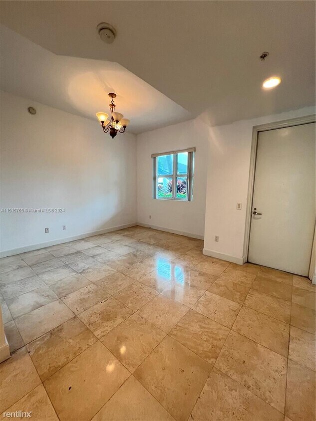 Primary Photo - 3 br, 3 bath Condo - 15051 Royal Oaks Ln A...