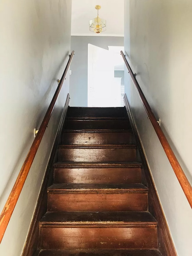 Building Photo - Beautiful 4 Bedroom / 1.5 Bathroom house