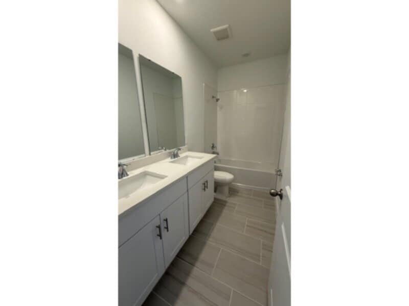 Building Photo - BRAND new 4 bedroom house with LOFT