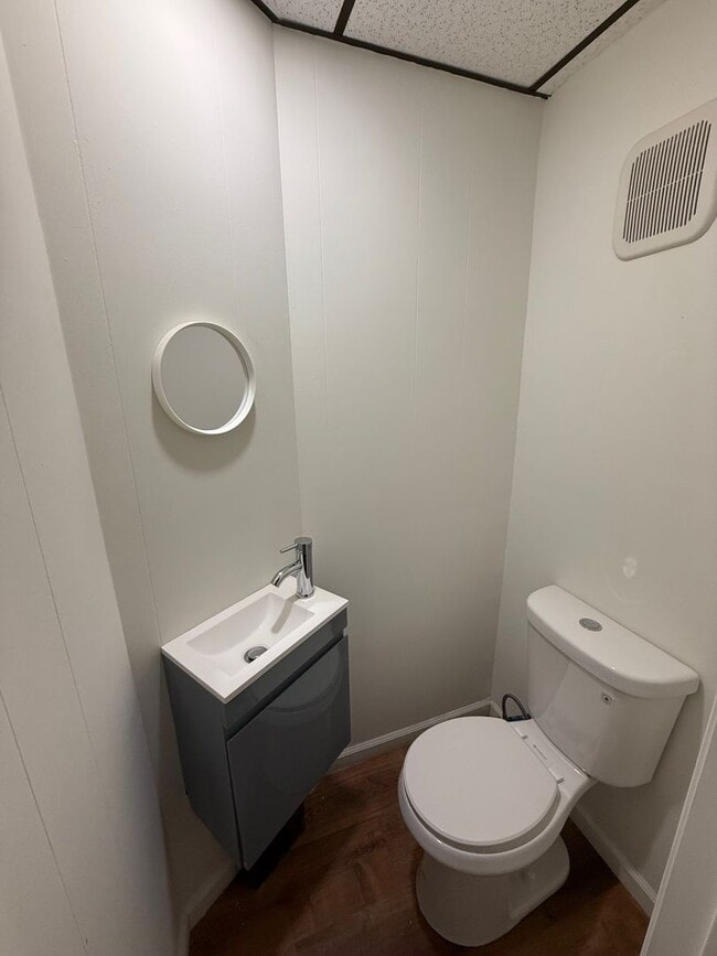 Foto del edificio - Cute, updated 2BR house coming up for Sept...