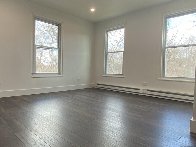 Foto del edificio - 1465 Creek Locks Rd