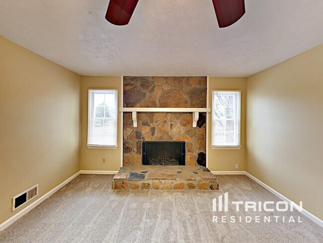 Building Photo - 429 Sugar Springs Way