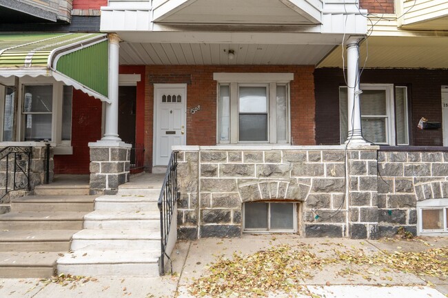 Building Photo - Newly remodeled 3 bedroom Grays Ferry Area