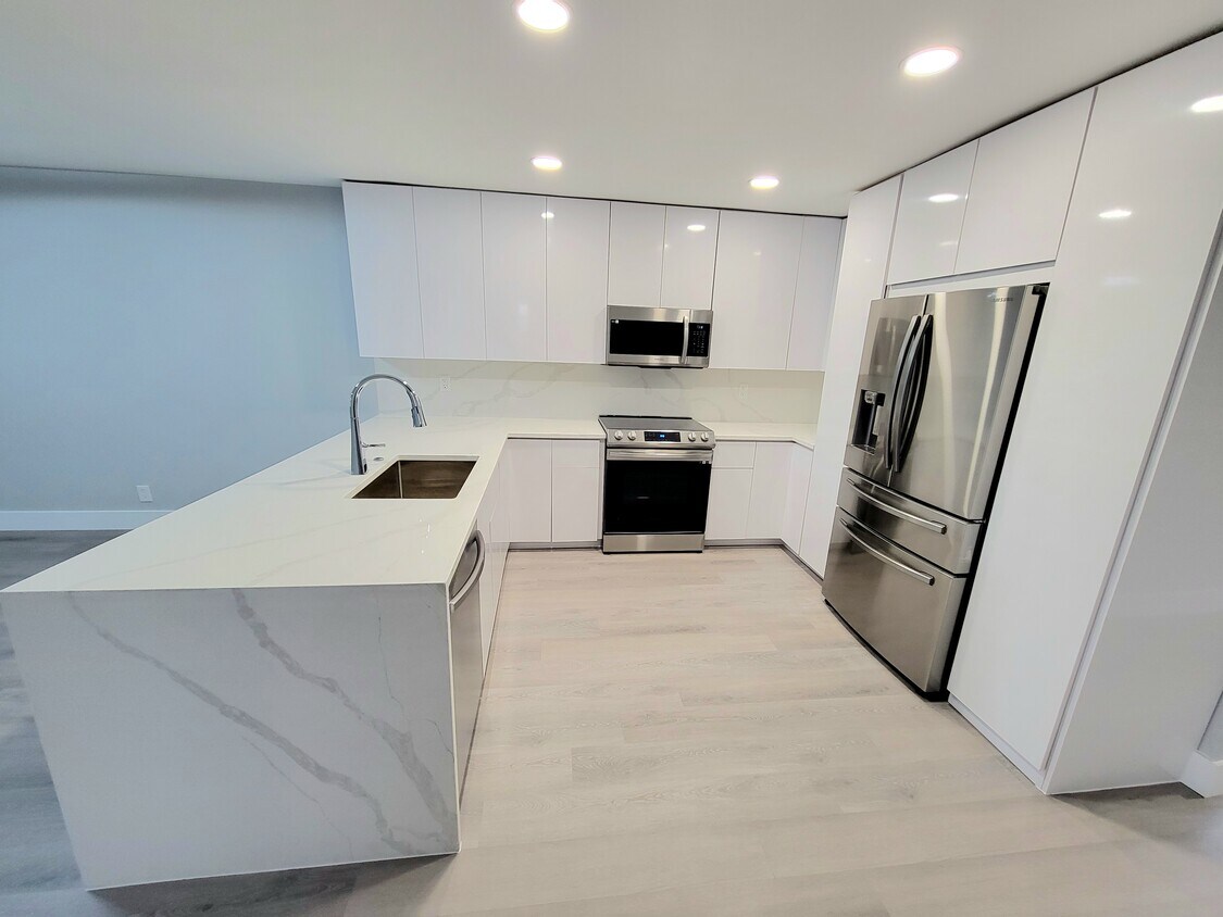 Kitchen - 3059 NW 103rd Ln
