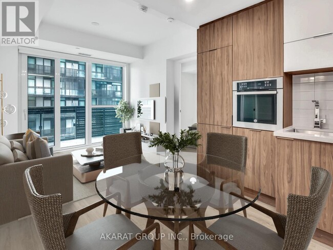 Building Photo - 39 Roehampton Ave