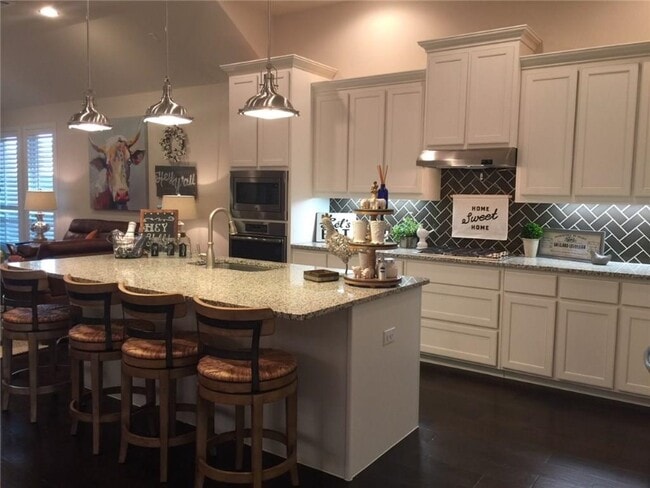 Building Photo - 915 Enchanted Wood Dr