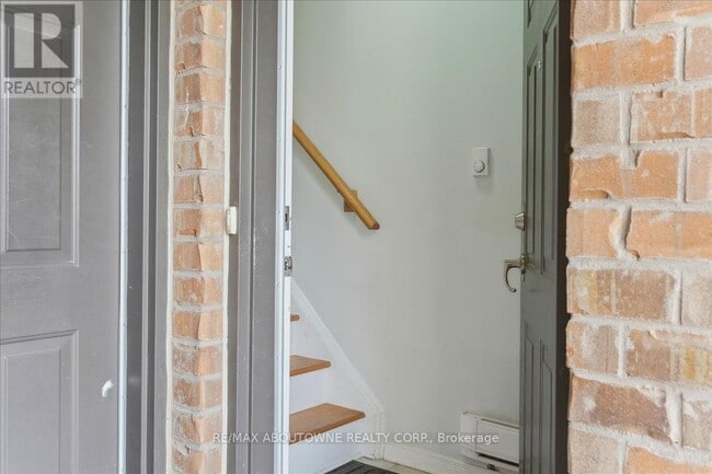 Building Photo - 2441 Greenwich Dr