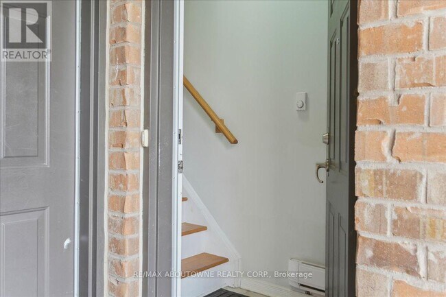 Photo du bâtiment - 2441 Greenwich Dr