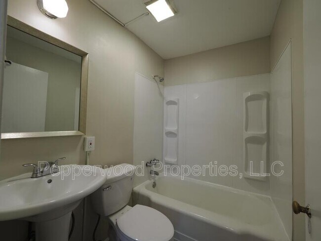Foto del edificio - 645 South Irwin Avenue - 1