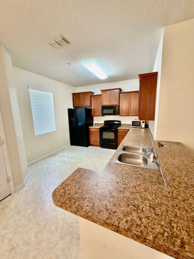 Building Photo - 2305 Betsy Ross Ln