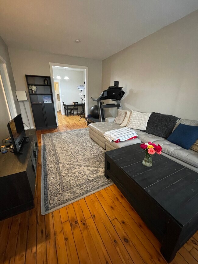 Building Photo - 2314 W Winnemac Ave