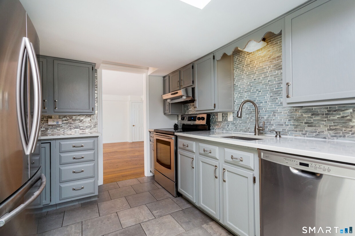 Building Photo - 437 Hulls Farm Rd