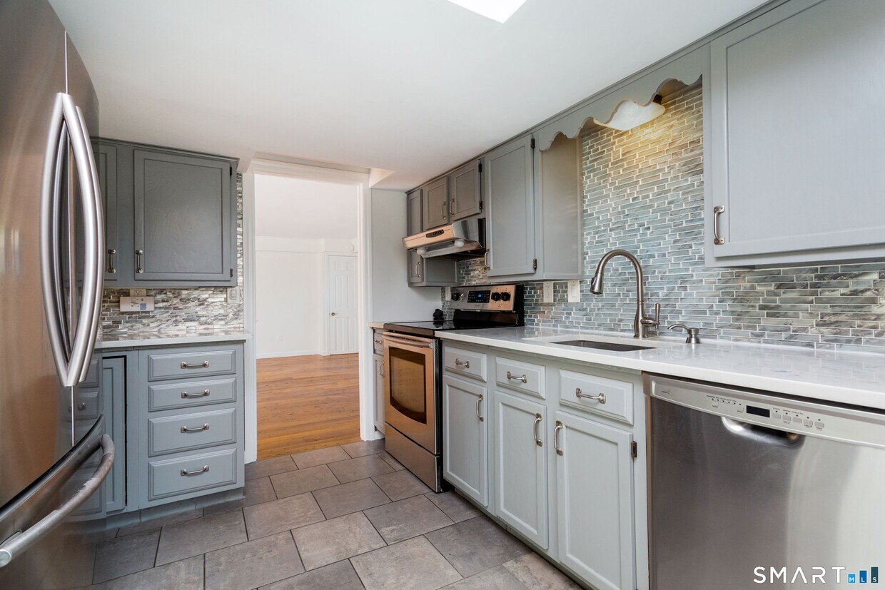 Foto del edificio - 437 Hulls Farm Rd