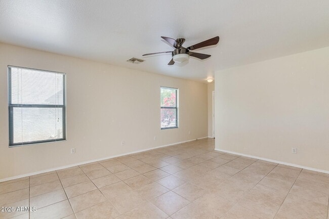 Building Photo - 2856 E Augusta Ave