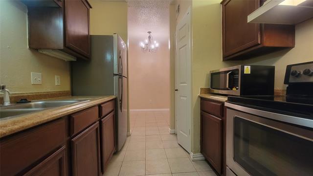 Foto del edificio - 9254 Forest Ln