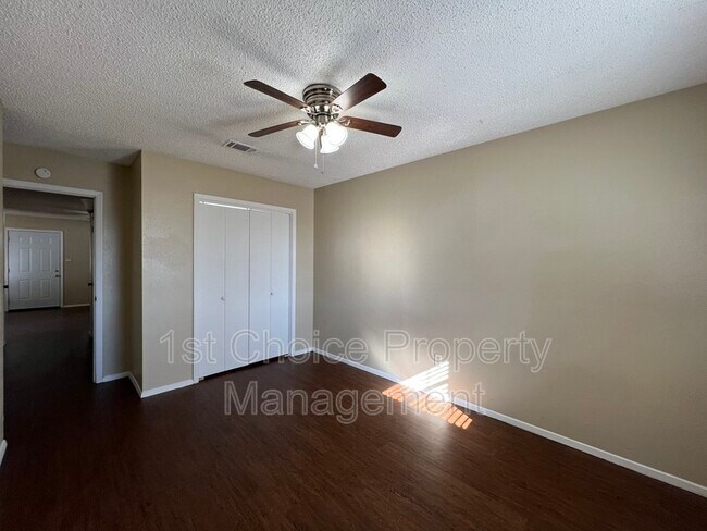 Foto del edificio - 2212 Viewtop Ln